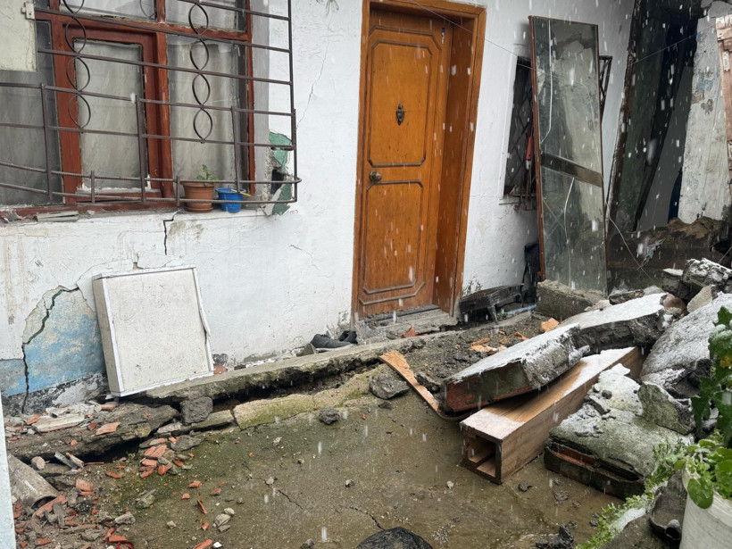 Gaziosmanpaşa'da toprak kayması: Binalar tahliye edildi - Resim : 2