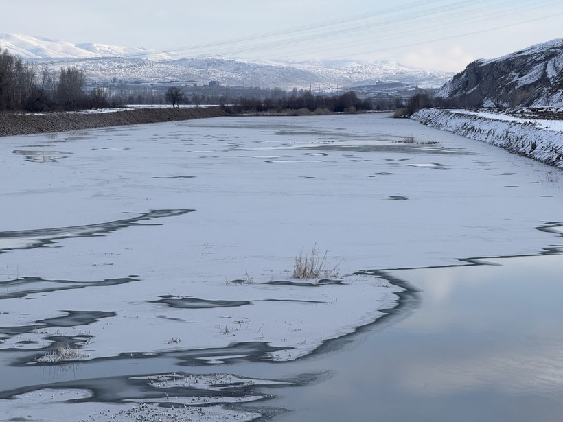 Sivas eksi 18'i gördü: Kızılırmak Nehri kısmen dondu - Resim : 3