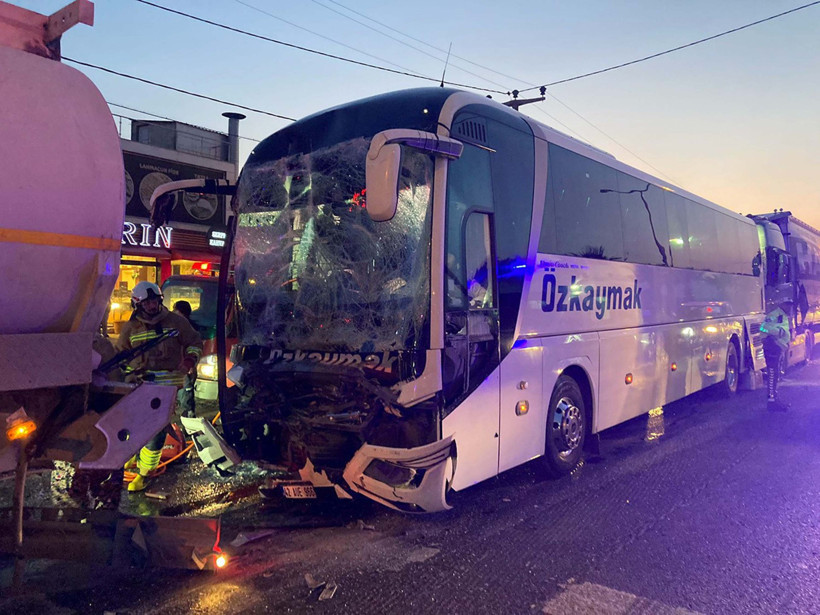 Manisa'da zincirleme kaza: 1 ölü, 7 yaralı - Resim : 1
