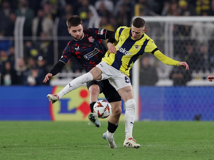 Sebastian Szymanski için iki dev sırada: Fenerbahçe fiyatını belirledi! - Resim : 1