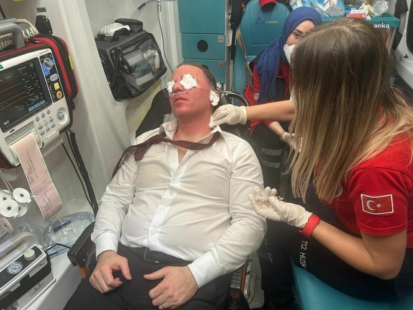 CHP'li Deniz Yavuzyılmaz'a polisten sert müdahale - Resim : 1