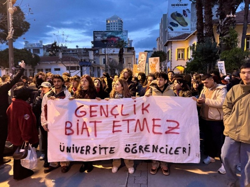 İzmir’de öğrencilerden protesto yürüyüşü: Bu ülkenin gençliği biat etmeyecek - Resim: 7