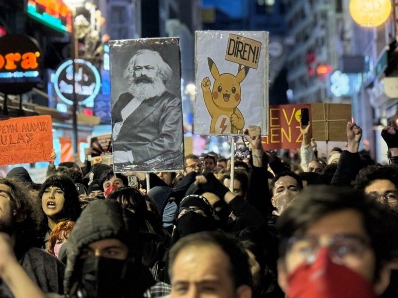 İzmir’de öğrencilerden protesto yürüyüşü: Bu ülkenin gençliği biat etmeyecek - Resim: 8