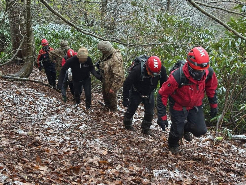 Jandarma önce kurtardı, sonra gözaltına aldı - Resim : 1