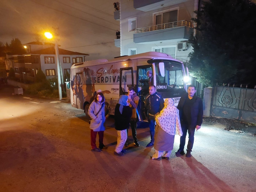 Kolonlardan ses geldi, bina boşaltıldı - Resim : 4