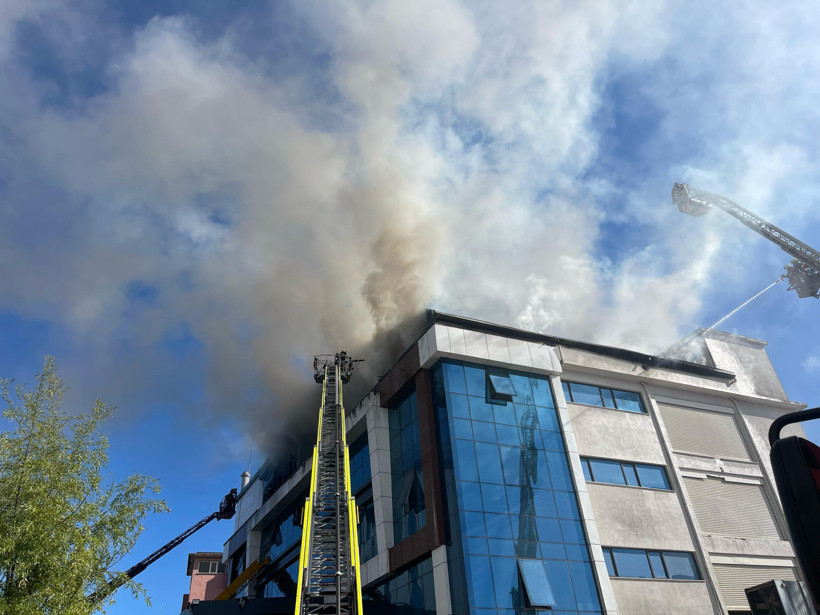 Esenyurt'ta korkutan yangın - Resim : 1