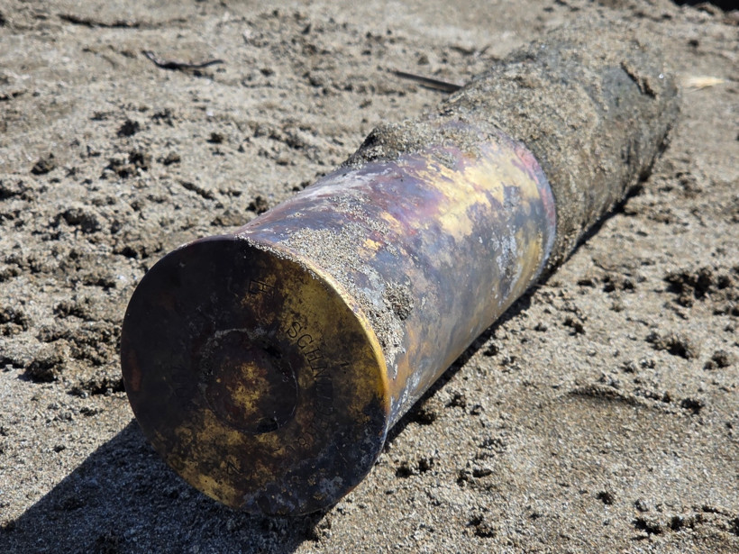 İznik Gölü'nden bir bir top mermisi çıkıyor - Resim : 1