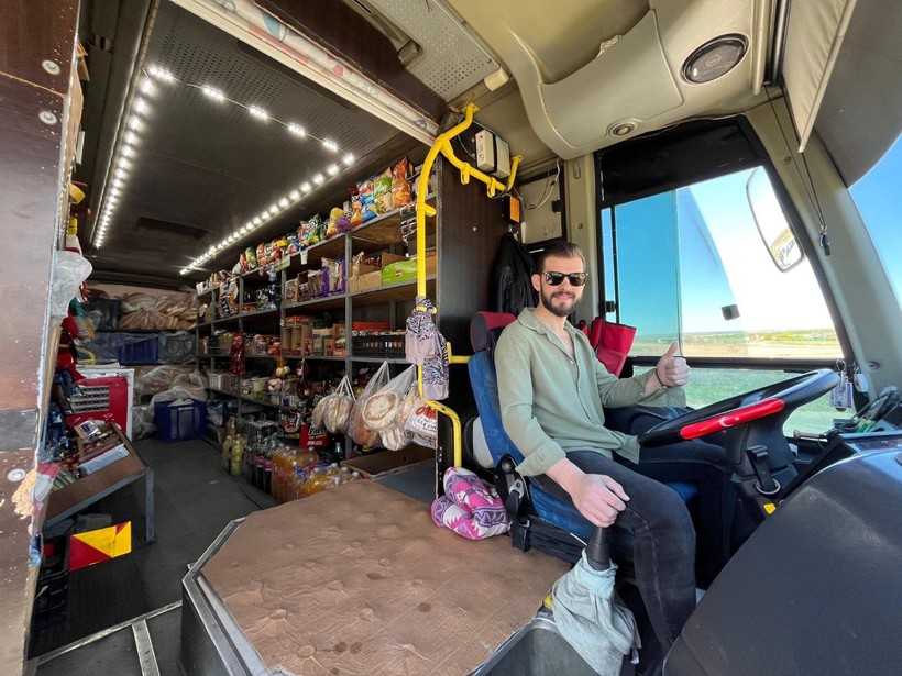 Otobüsü markete dönüştürdü: Her gün 40 köyü geziyor - Resim: 1