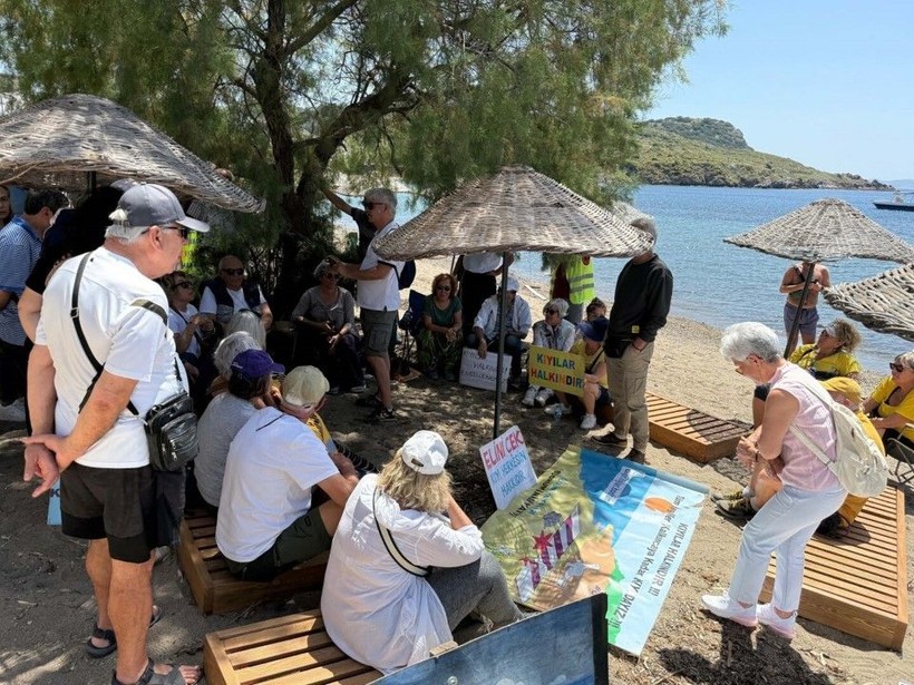 Bodrumlular işgale karşı plaja indi: Kıyılar halkındır - Resim: 4