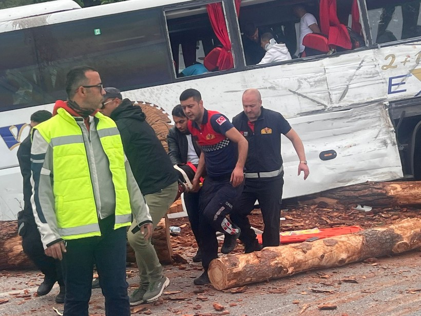 Çanakkale'de trafik kazası: 8 ölü - Resim : 1