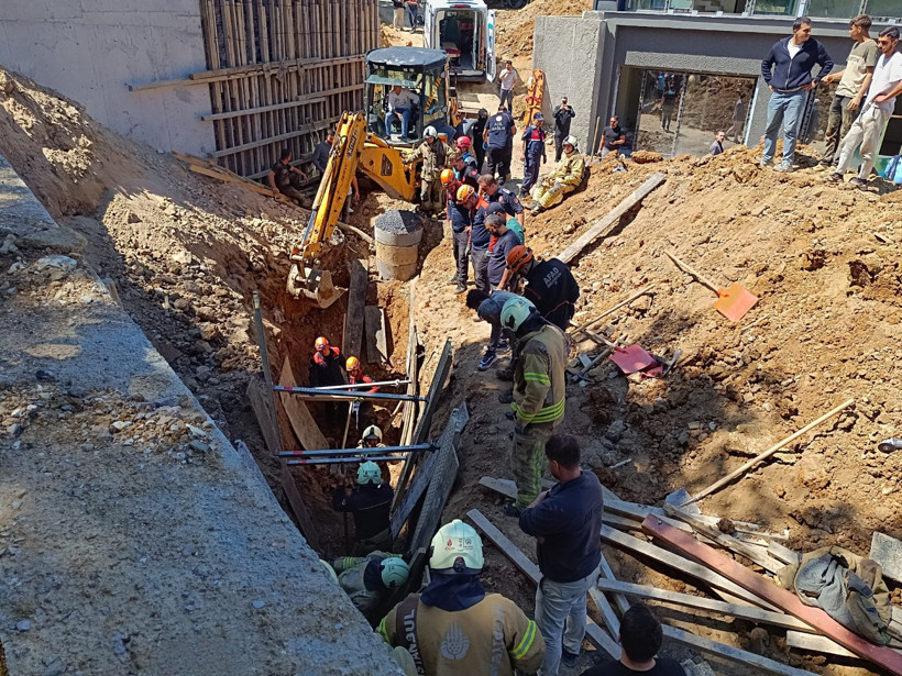 İstanbul'da şantiyede göçük: Toprak altında kalan işçilerden biri öldü - Resim : 1