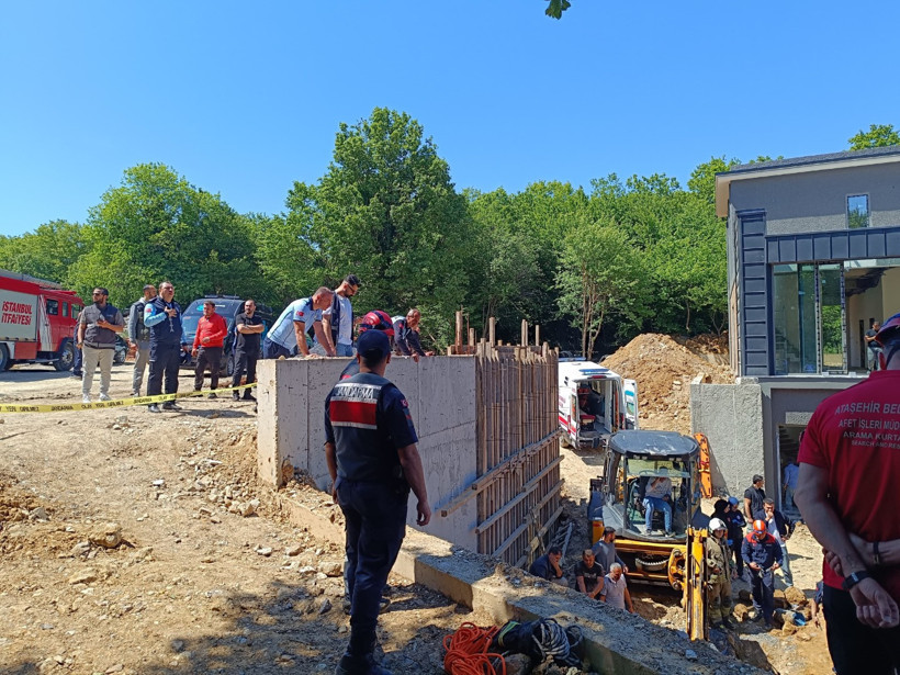 İstanbul'da şantiyede göçük: Toprak altında kalan işçilerden biri öldü - Resim : 2