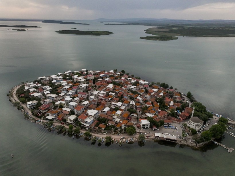 'Küçük Venedik' Gölyazı'nda kadın kaptanlar turizme yön veriyor - Resim: 22
