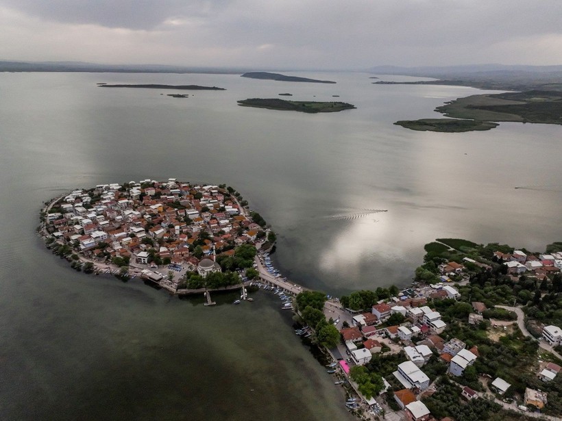 'Küçük Venedik' Gölyazı'nda kadın kaptanlar turizme yön veriyor - Resim: 14