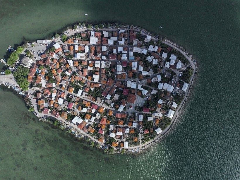 'Küçük Venedik' Gölyazı'nda kadın kaptanlar turizme yön veriyor - Resim: 7