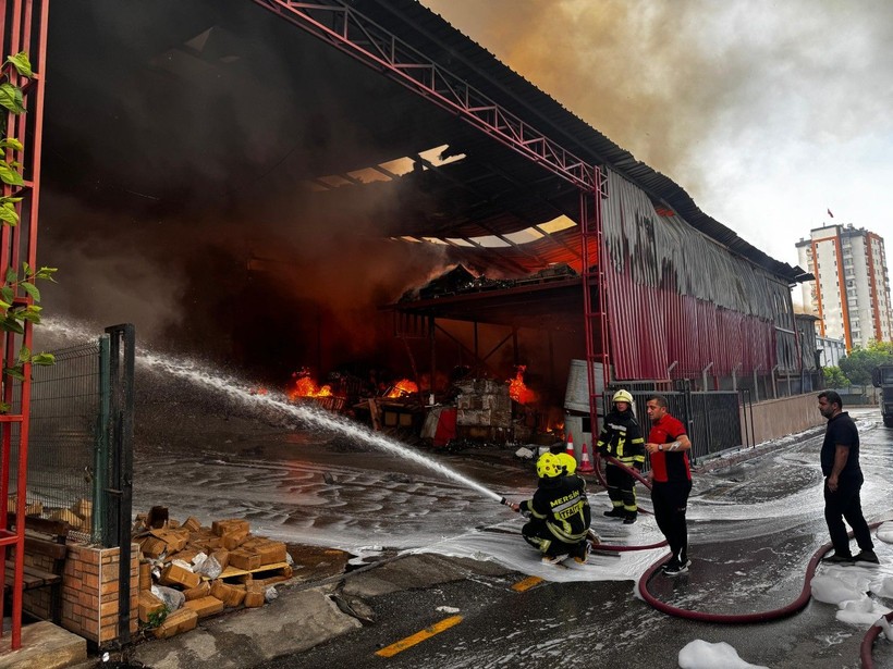 Mersin'de fabrika yangını - Resim: 9