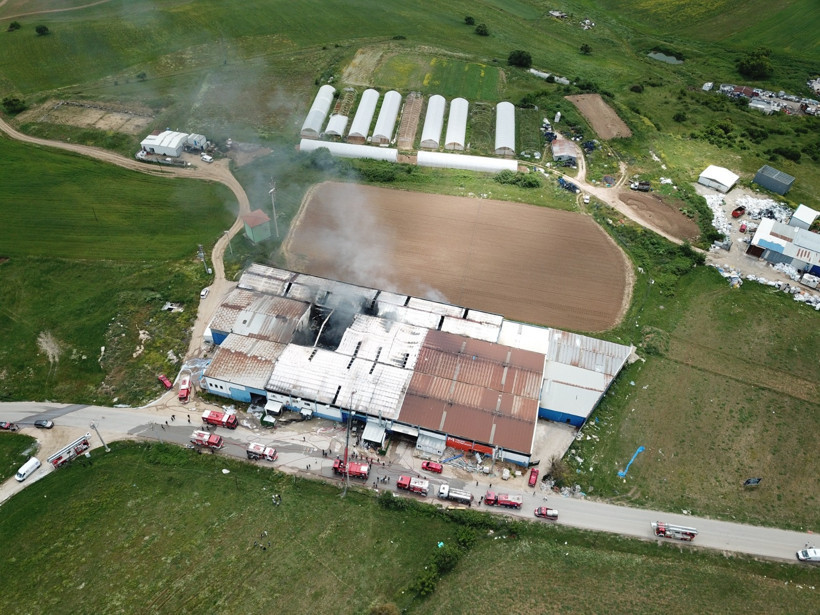 Gebze'de fabrika yangını: Dumanlar gökyüzünü kapladı - Resim : 2