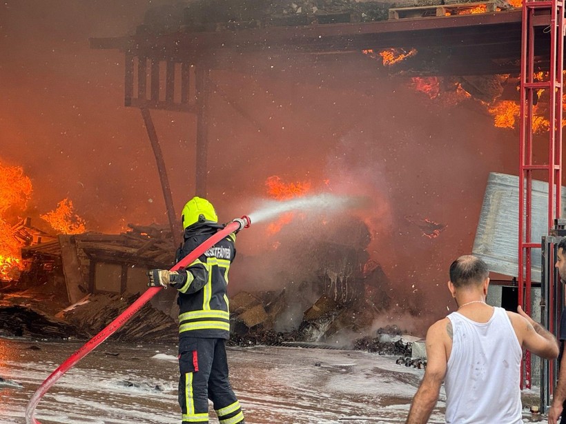 Mersin'de fabrika yangını - Resim: 13