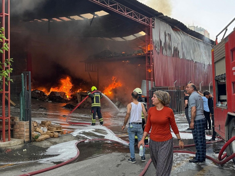 Mersin'de fabrika yangını - Resim: 14