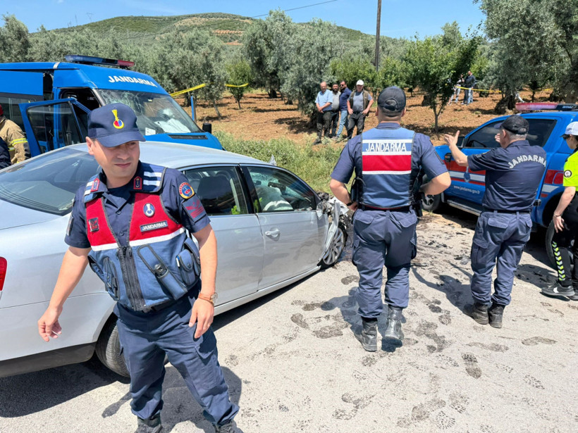 Jandarma aracıyla otomobil çarpıştı: Ölü ve yaralılar var - Resim : 1