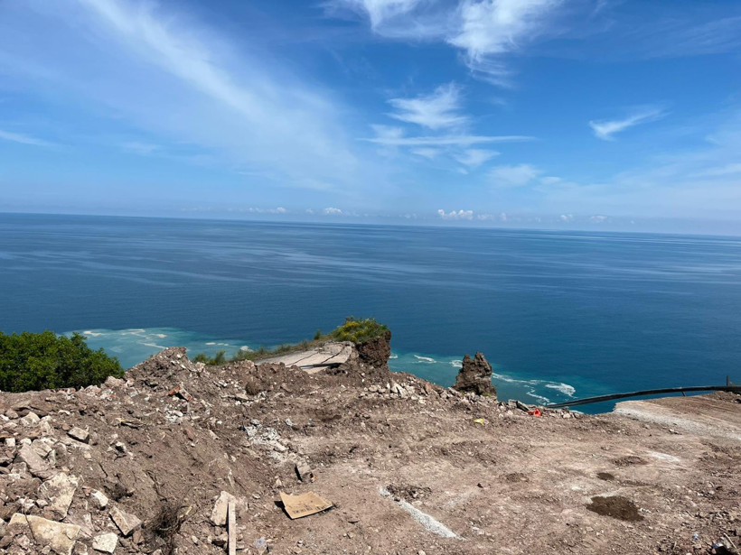 Akşam kapatılan yolda, sabah heyelan: Asfalt denize aktı - Resim : 1