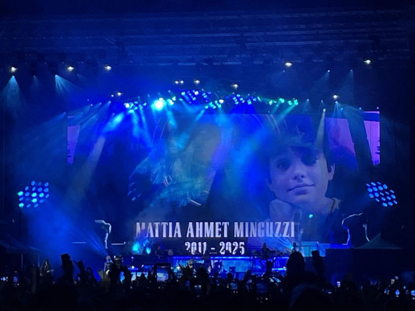 Gun’s N’ Roses, İstanbul konserinde Mattia Ahmet Minguzzi’ye şarkı hediye etti - Resim : 1