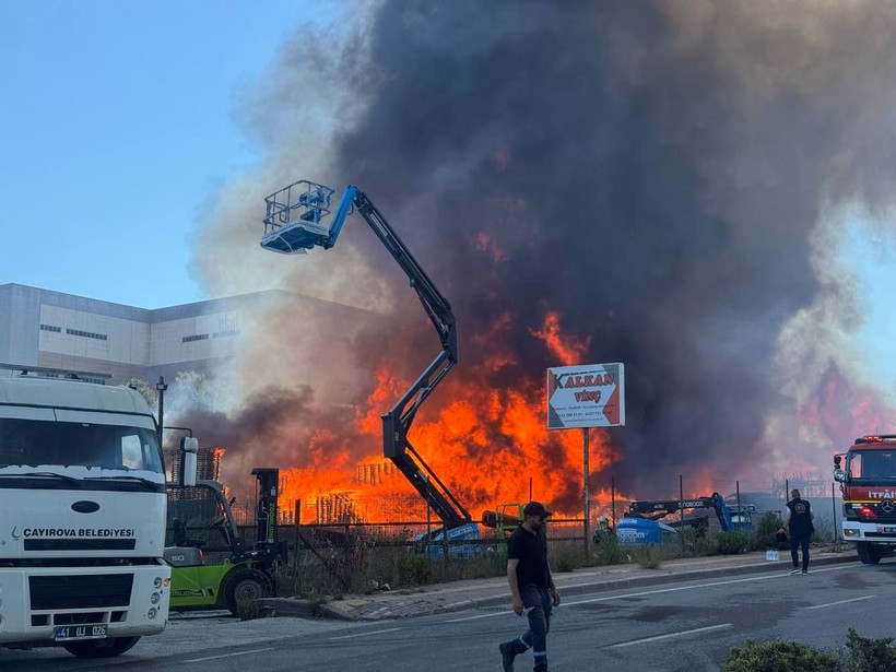 Palet fabrikası alev alev yandı - Resim: 7