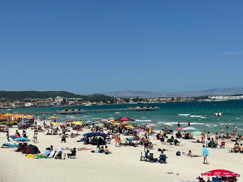 Herkes o ilçeye koştu: Plajlar doldu taştı nüfus 1 milyonu geçti - Resim : 1