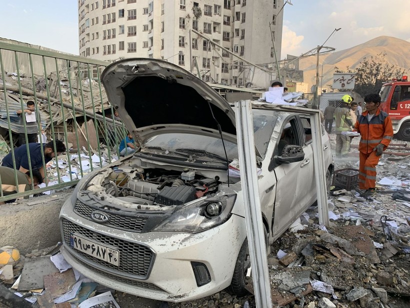 İsrail'in saldırısı sonrasında İran'dan ilk görüntüler geldi - Resim: 8