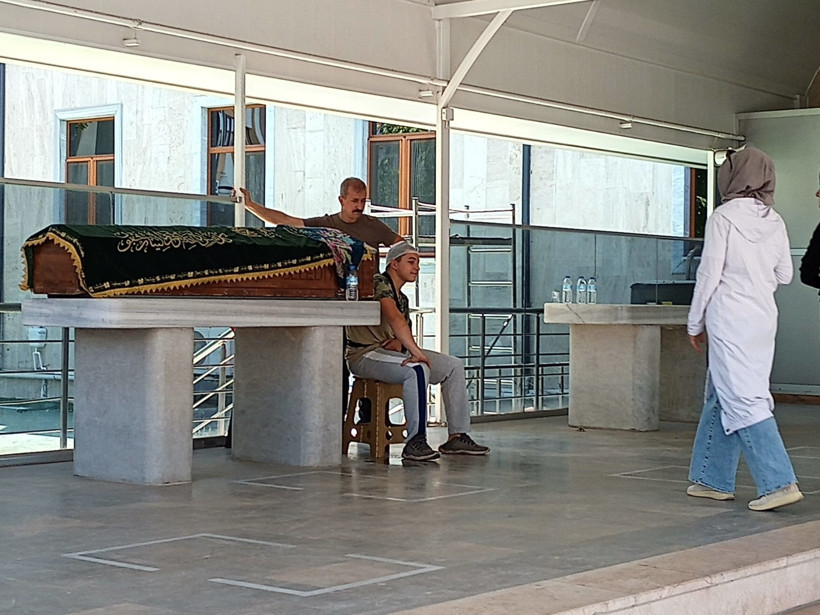 Çocuklarını kurtarmak isteyen anne boğularak can verdi - Resim : 1