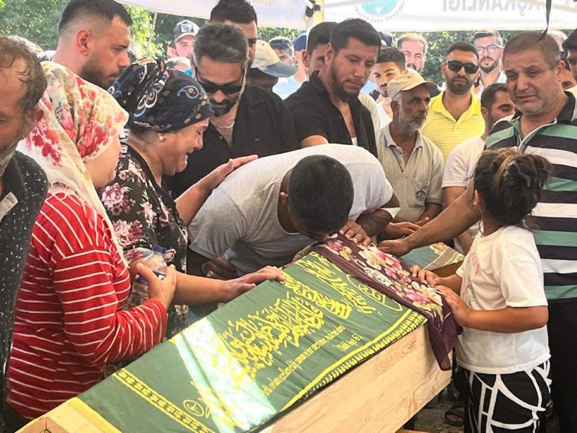 Yaralı kurtuldu, tabutları öpüp 'hakkınızı helal edin' dedi - Resim: 2