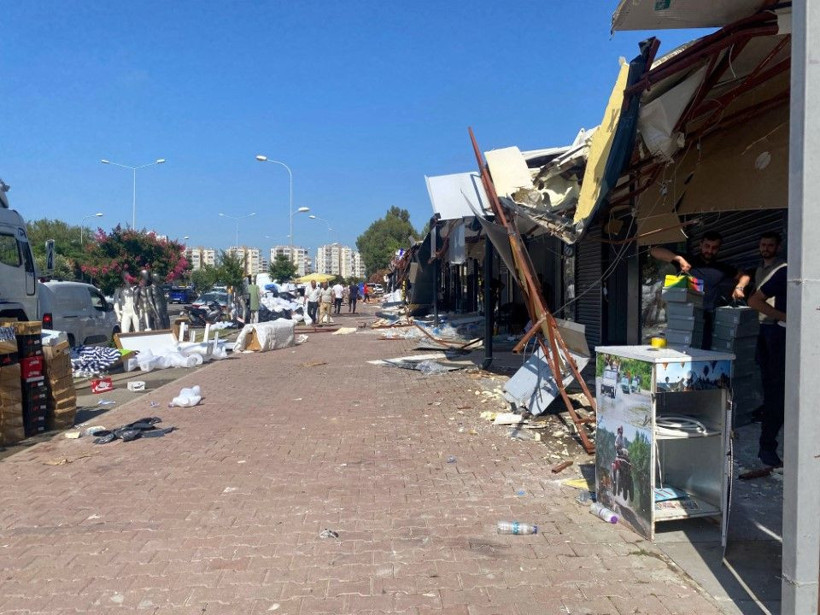 Antalya'da kaçak yapıların yıkımında arbede - Resim: 11