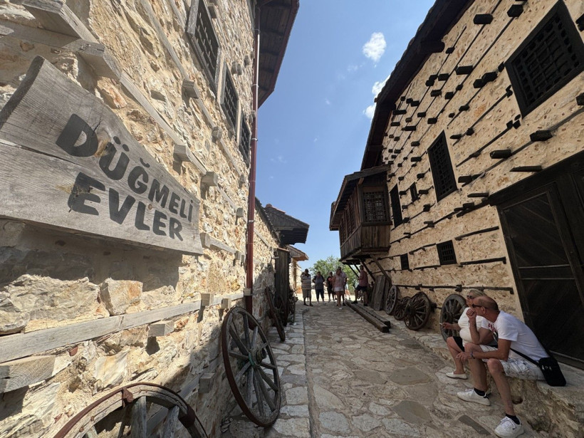 Bu köyde 1 tane bile beton ev yok: 800 yıllık tarihi köyüne turist akını - Resim: 1