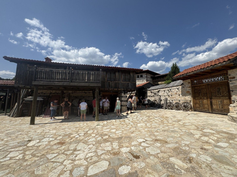 Bu köyde 1 tane bile beton ev yok: 800 yıllık tarihi köyüne turist akını - Resim: 2