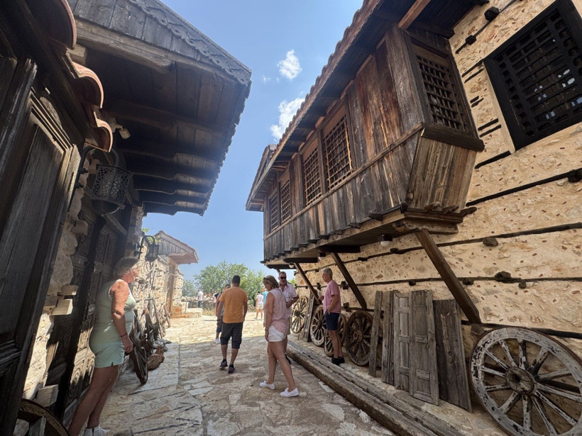 Bu köyde 1 tane bile beton ev yok: 800 yıllık tarihi köyüne turist akını - Resim: 3