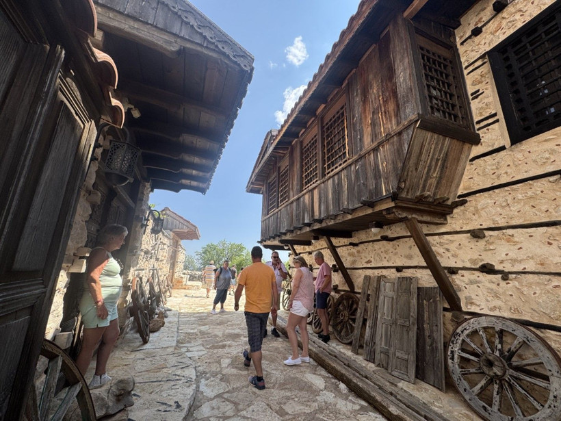 Bu köyde 1 tane bile beton ev yok: 800 yıllık tarihi köyüne turist akını - Resim: 21
