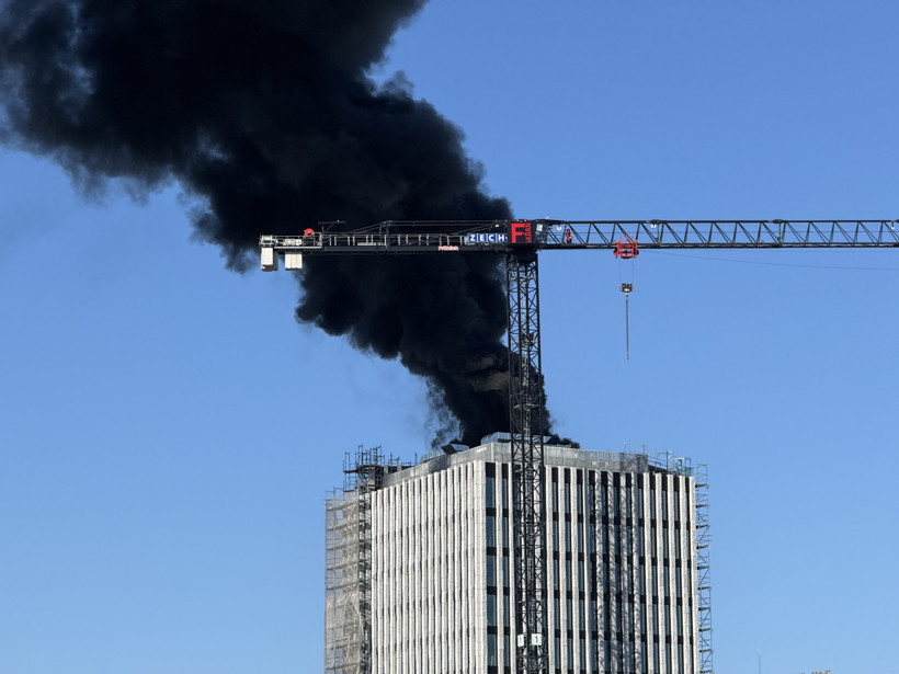 Almanya'da korkutan yangın: Şiddetli üç patlama duyuldu - Resim : 1
