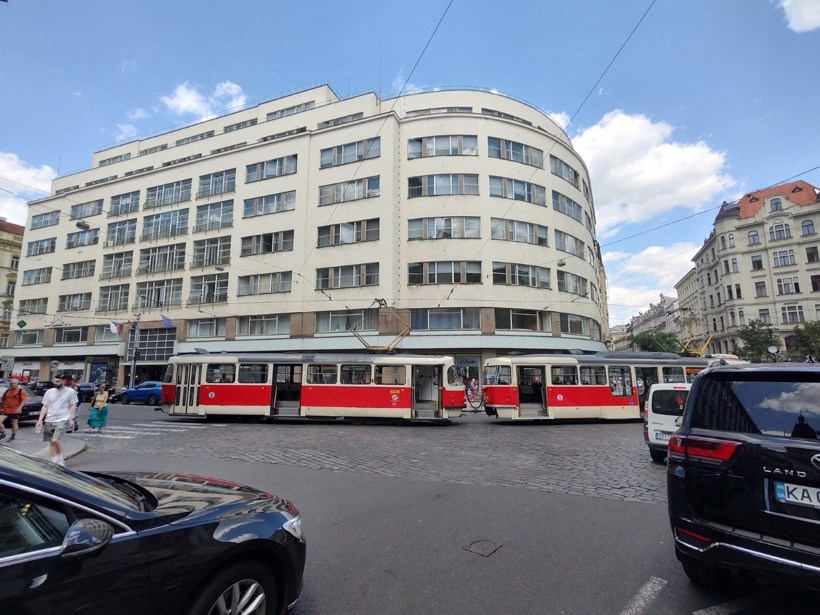 Avrupa ülkesini elektrik kesintisi vurdu, ulaşım aksadı - Resim : 1