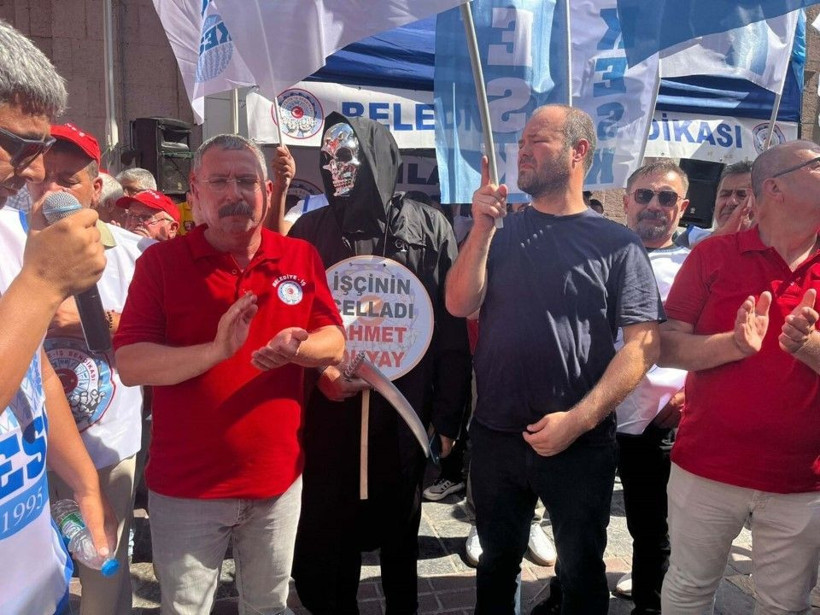 İzmir Büyükşehir Belediye Meclisi'nin önünde arbede - Resim: 6