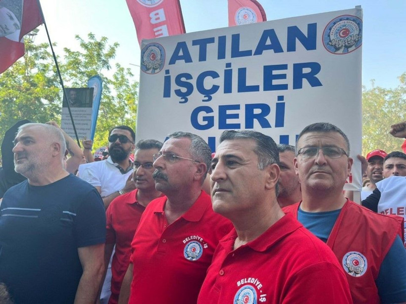 İzmir Büyükşehir Belediye Meclisi'nin önünde arbede - Resim: 7
