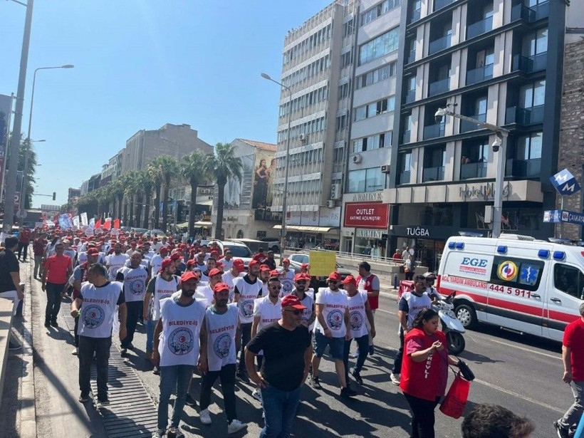 İzmir Büyükşehir Belediye Meclisi'nin önünde arbede - Resim: 8