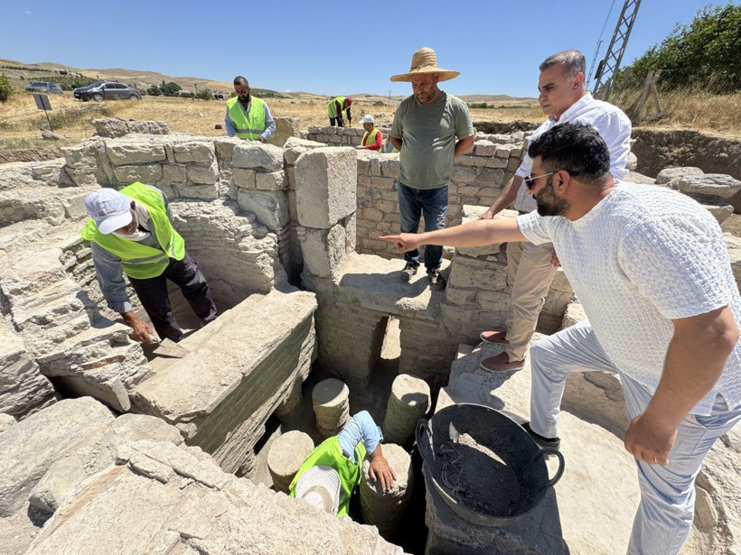 Tarlasından 1700 yıllık Roma hamamı çıktı - Resim: 1