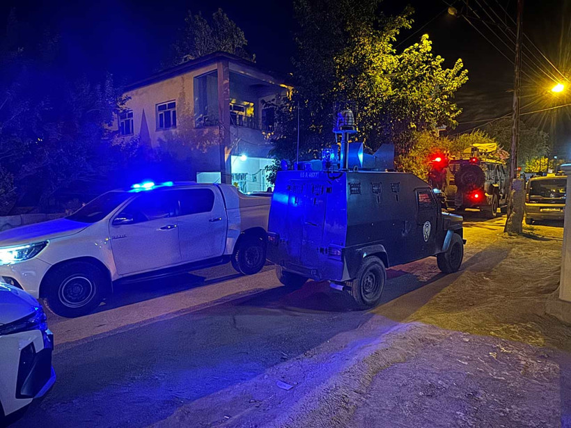 Van'da silahlı saldırı... Baba öldü, 3 çocuk yaralandı - Resim : 1