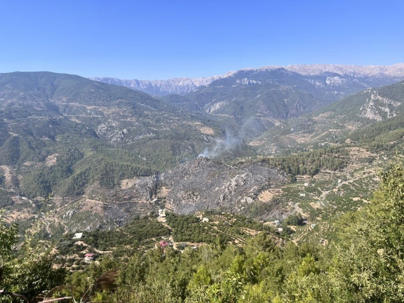 Antalya'da 5 ilçedeki orman yangınlarının 2'sine müdahale sürüyor - Resim: 10