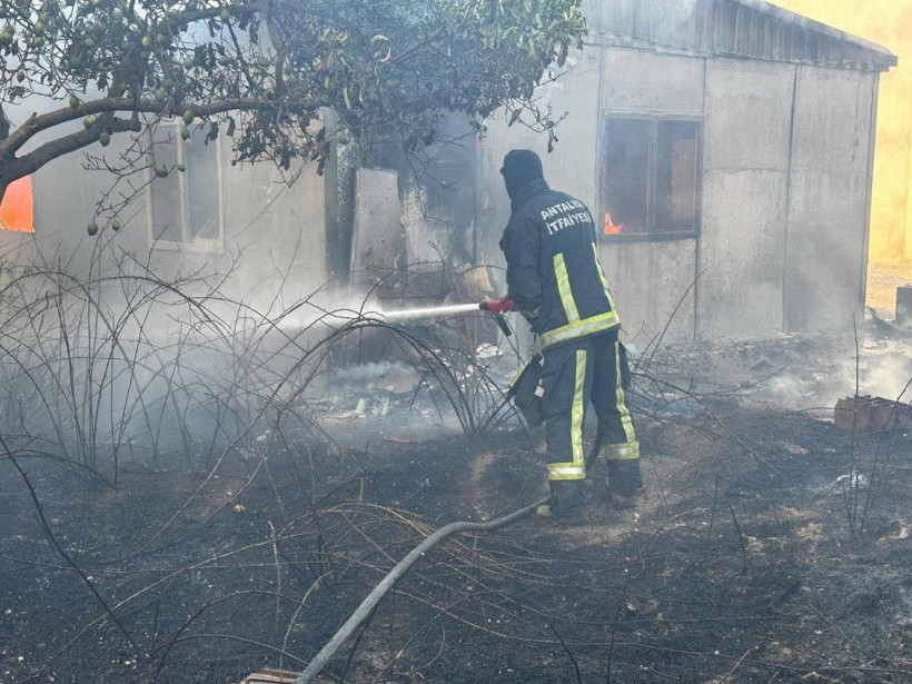 Antalya'da 5 ilçedeki orman yangınlarının 2'sine müdahale sürüyor - Resim: 40