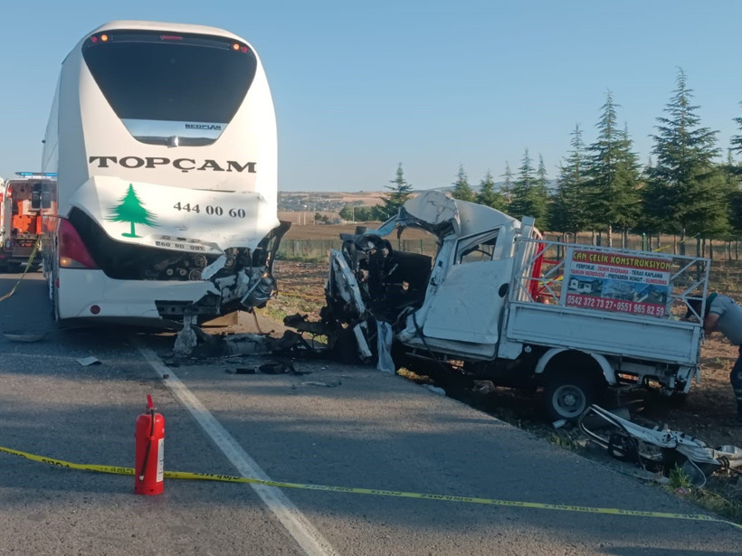 Kaza yerine gidenler de kaza yaptı: Ankara'da zincirleme faciada 2 ölü - Resim : 2