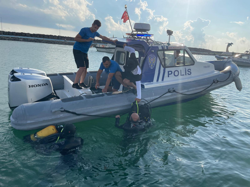 Denizde kaybolan gencin cesedi bulundu - Resim : 2