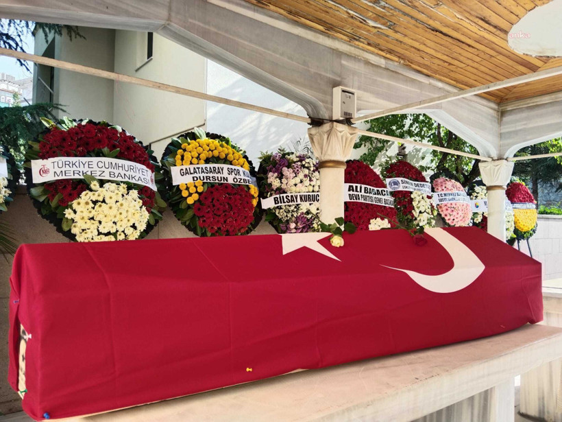 Süreyya Serdengeçti son yolculuğuna uğurlandı - Resim : 2