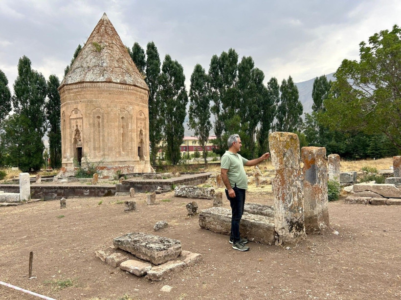 Selçuklu Mezarlığı'nda 6 yeni mezar daha gün yüzüne çıkarıldı - Resim: 7