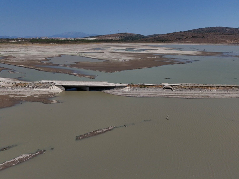 İzmir S.O.S. veriyor: Baraj kurudu, artık yürümek mümkün - Resim: 24